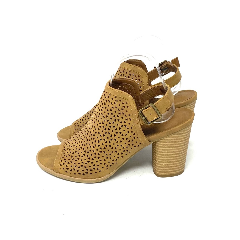 Universal Thread Sandals - image 1